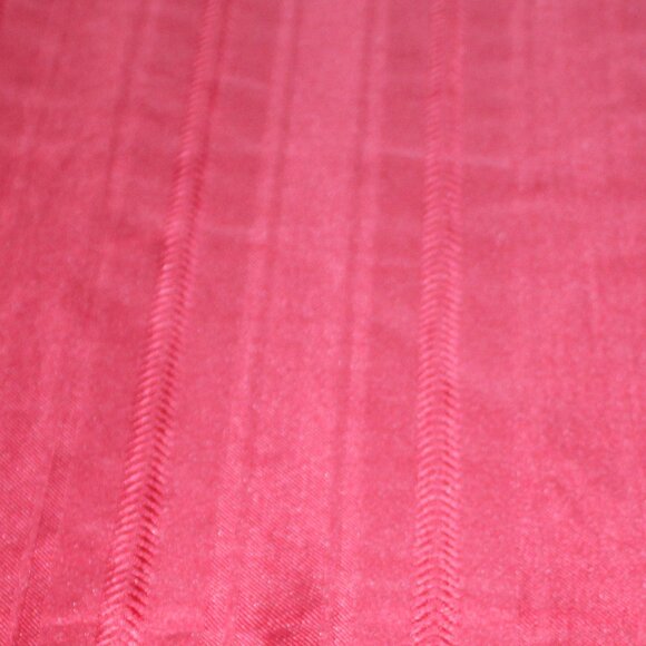 Holiday Table Linen Set Red Laura Tablecloth With 2 Red 2 Green Place Mats - Picture 3 of 13